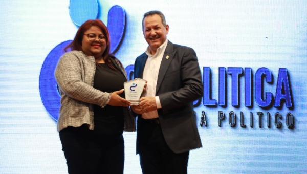 Director de Promipyme recibe reconocimiento